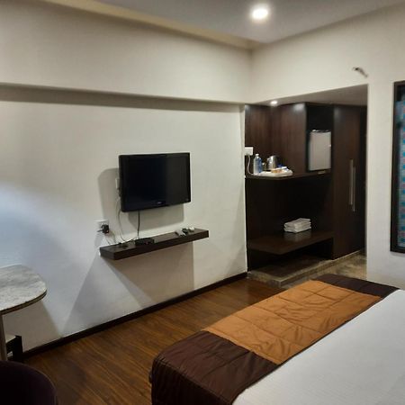Hotel Lxia Hinjewadi - Indian Nationals Only Pimpri-Chinchwad Екстер'єр фото