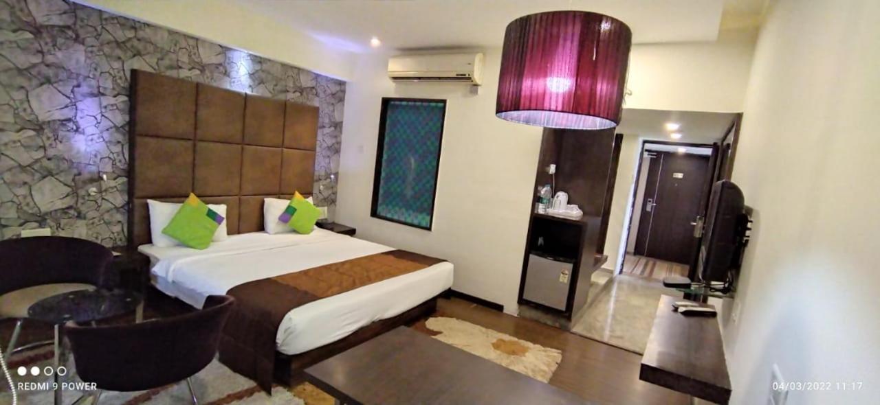 Hotel Lxia Hinjewadi - Indian Nationals Only Pimpri-Chinchwad Екстер'єр фото