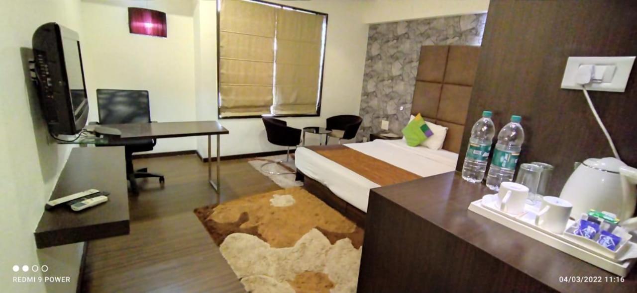 Hotel Lxia Hinjewadi - Indian Nationals Only Pimpri-Chinchwad Екстер'єр фото