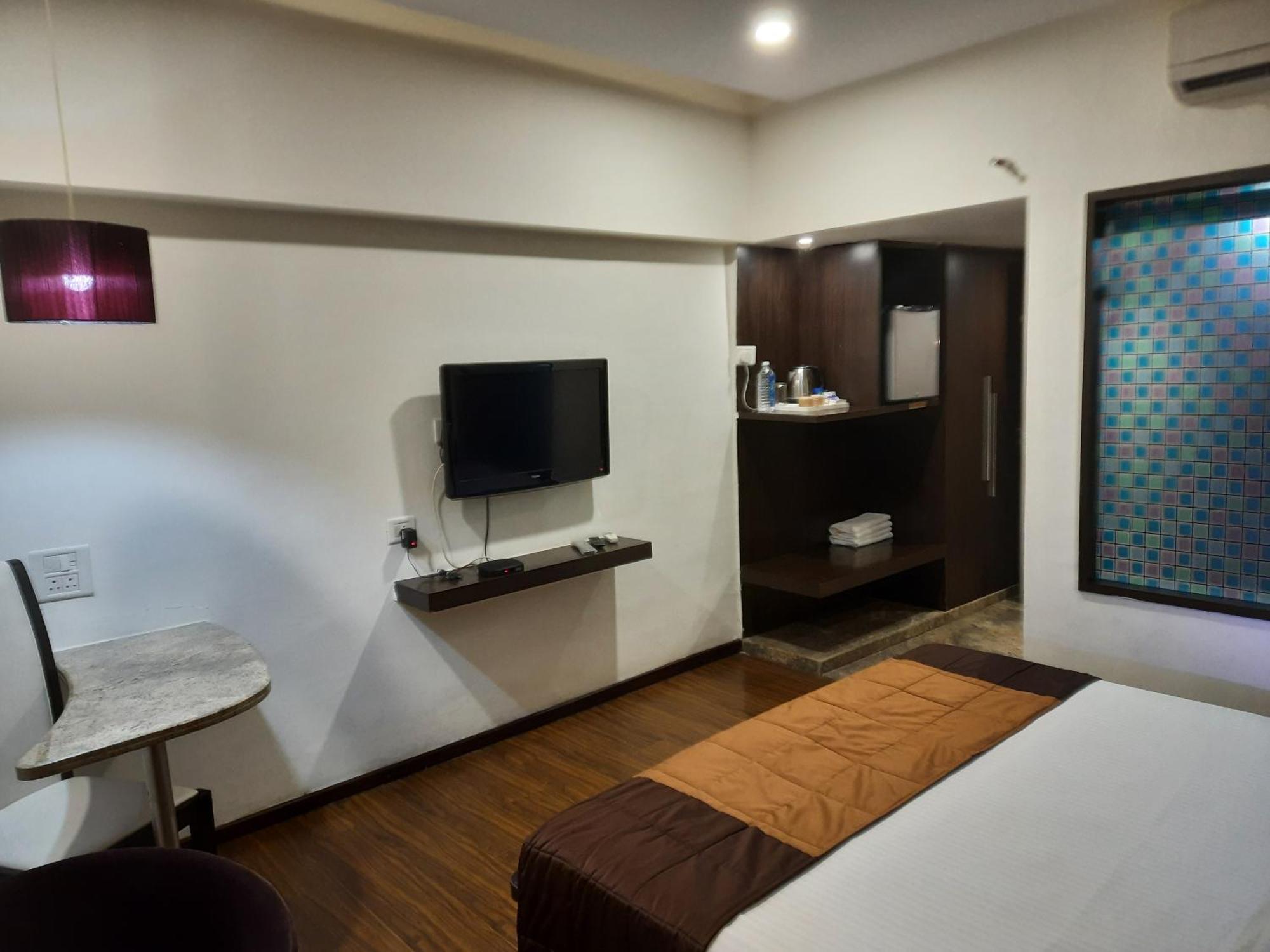 Hotel Lxia Hinjewadi - Indian Nationals Only Pimpri-Chinchwad Екстер'єр фото