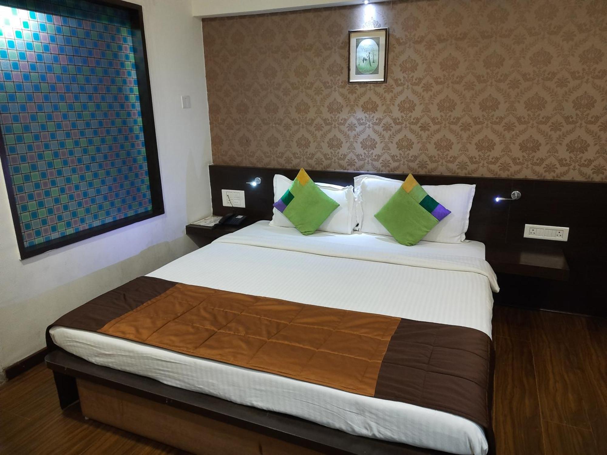 Hotel Lxia Hinjewadi - Indian Nationals Only Pimpri-Chinchwad Екстер'єр фото