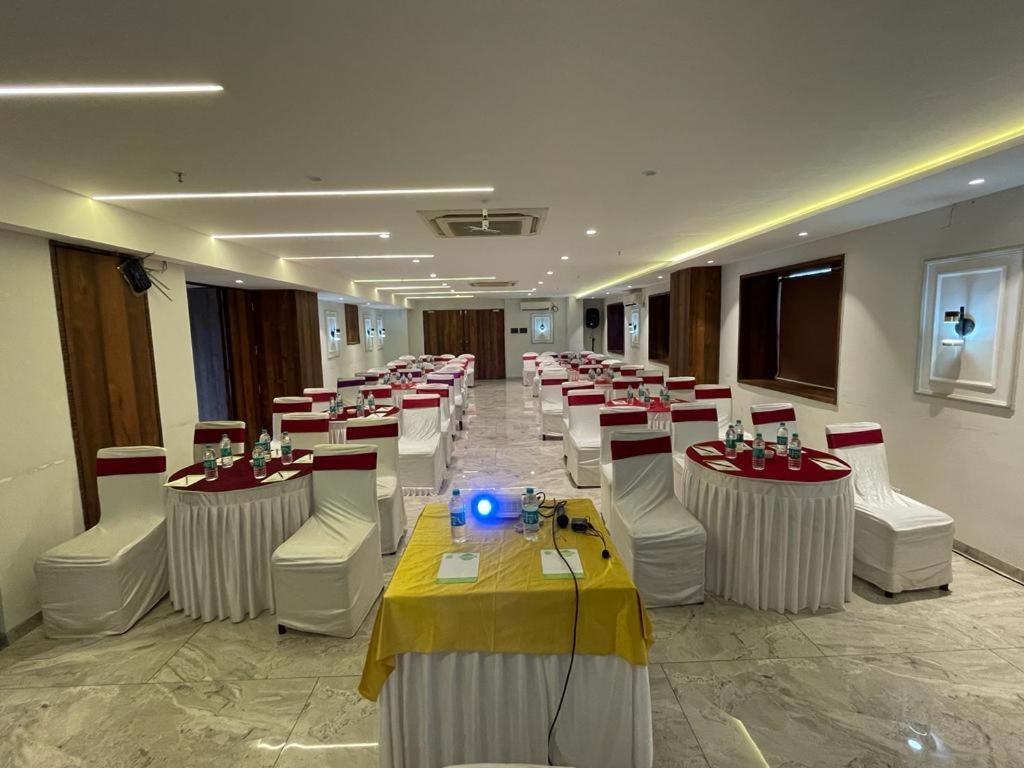 Hotel Lxia Hinjewadi - Indian Nationals Only Pimpri-Chinchwad Екстер'єр фото
