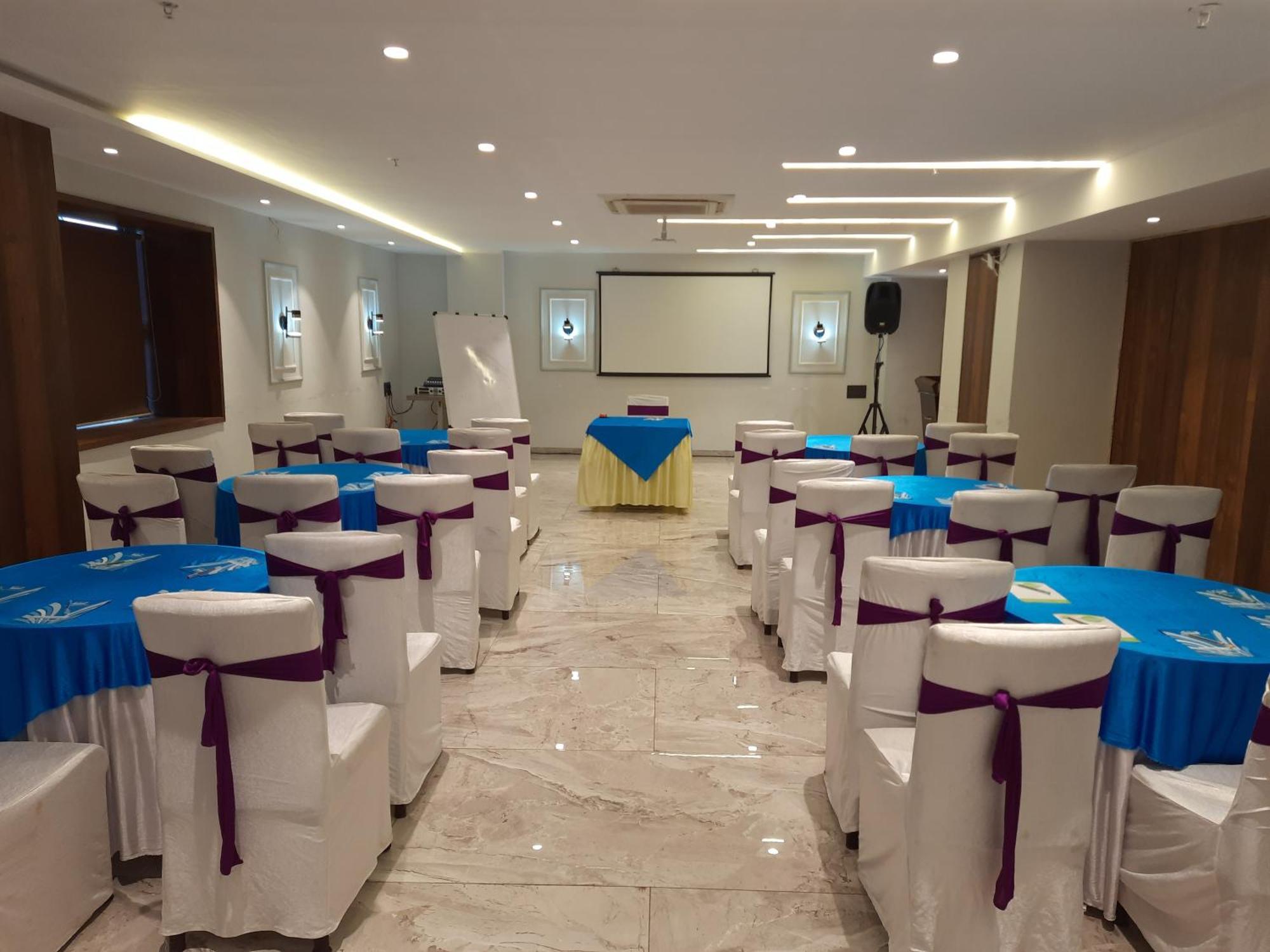 Hotel Lxia Hinjewadi - Indian Nationals Only Pimpri-Chinchwad Екстер'єр фото