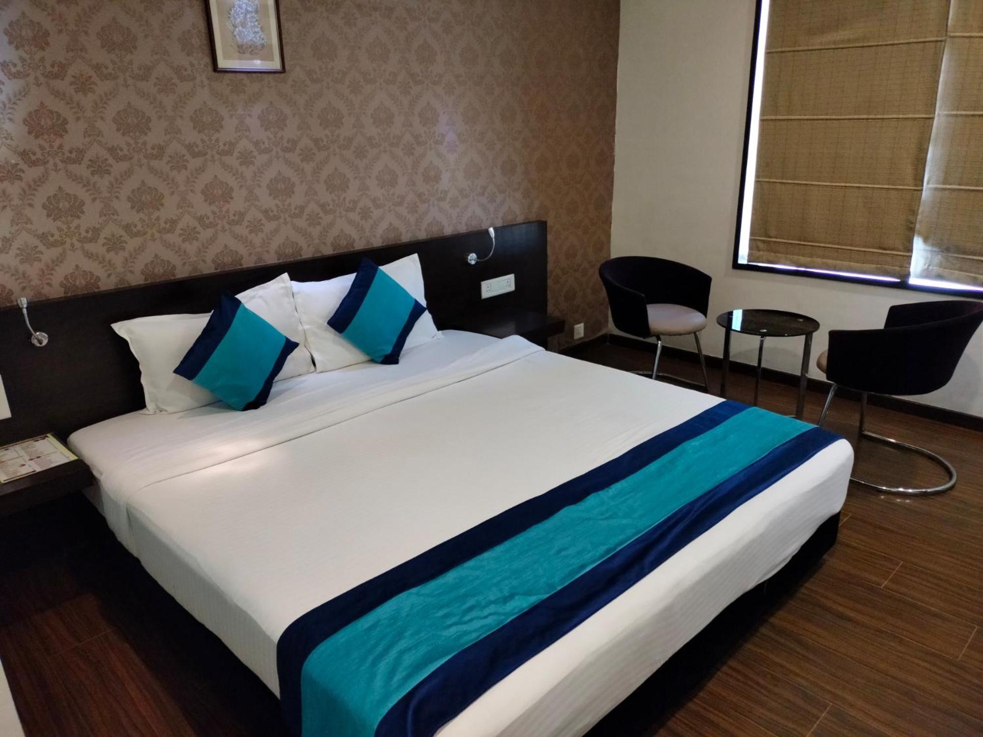 Hotel Lxia Hinjewadi - Indian Nationals Only Pimpri-Chinchwad Екстер'єр фото