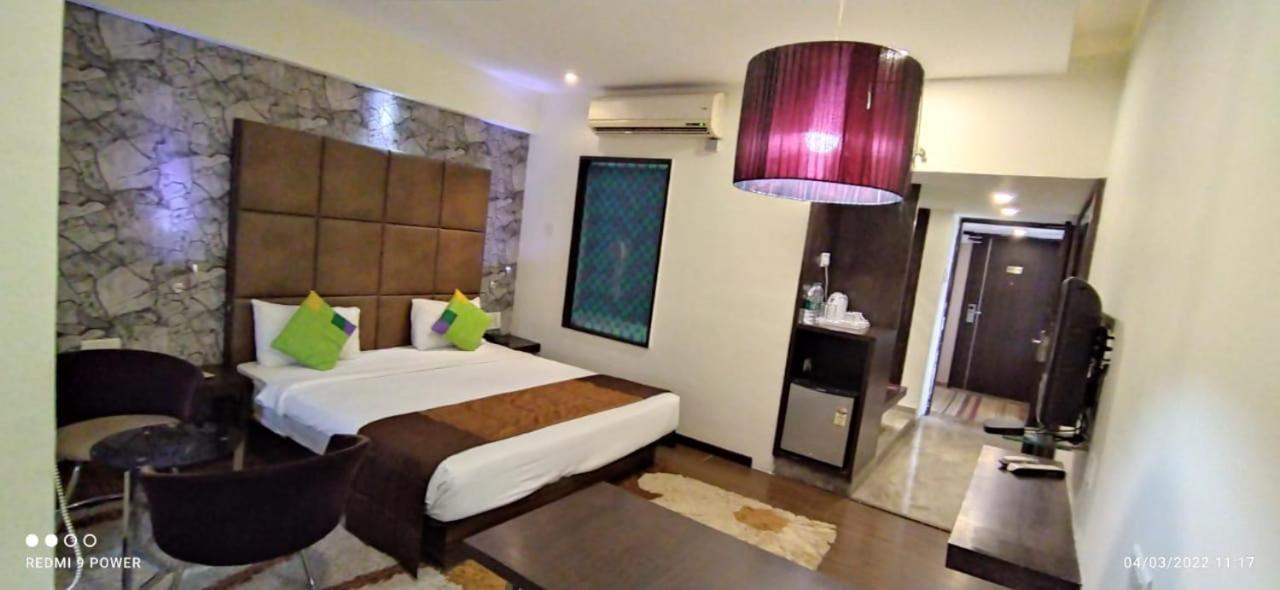 Hotel Lxia Hinjewadi - Indian Nationals Only Pimpri-Chinchwad Екстер'єр фото