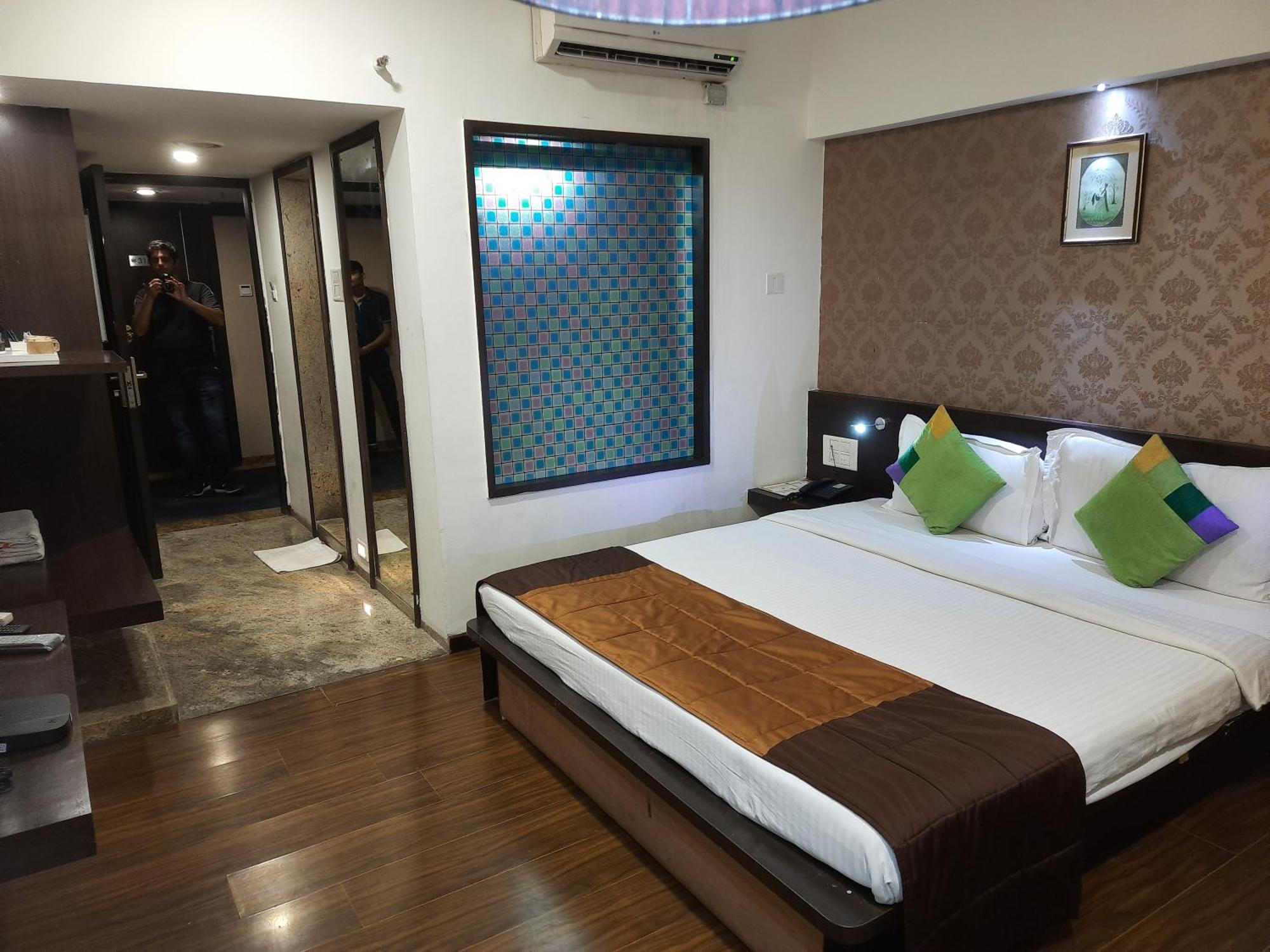 Hotel Lxia Hinjewadi - Indian Nationals Only Pimpri-Chinchwad Екстер'єр фото