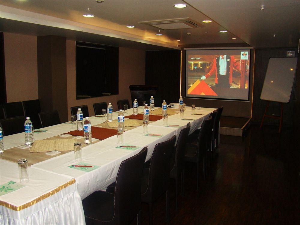Hotel Lxia Hinjewadi - Indian Nationals Only Pimpri-Chinchwad Екстер'єр фото